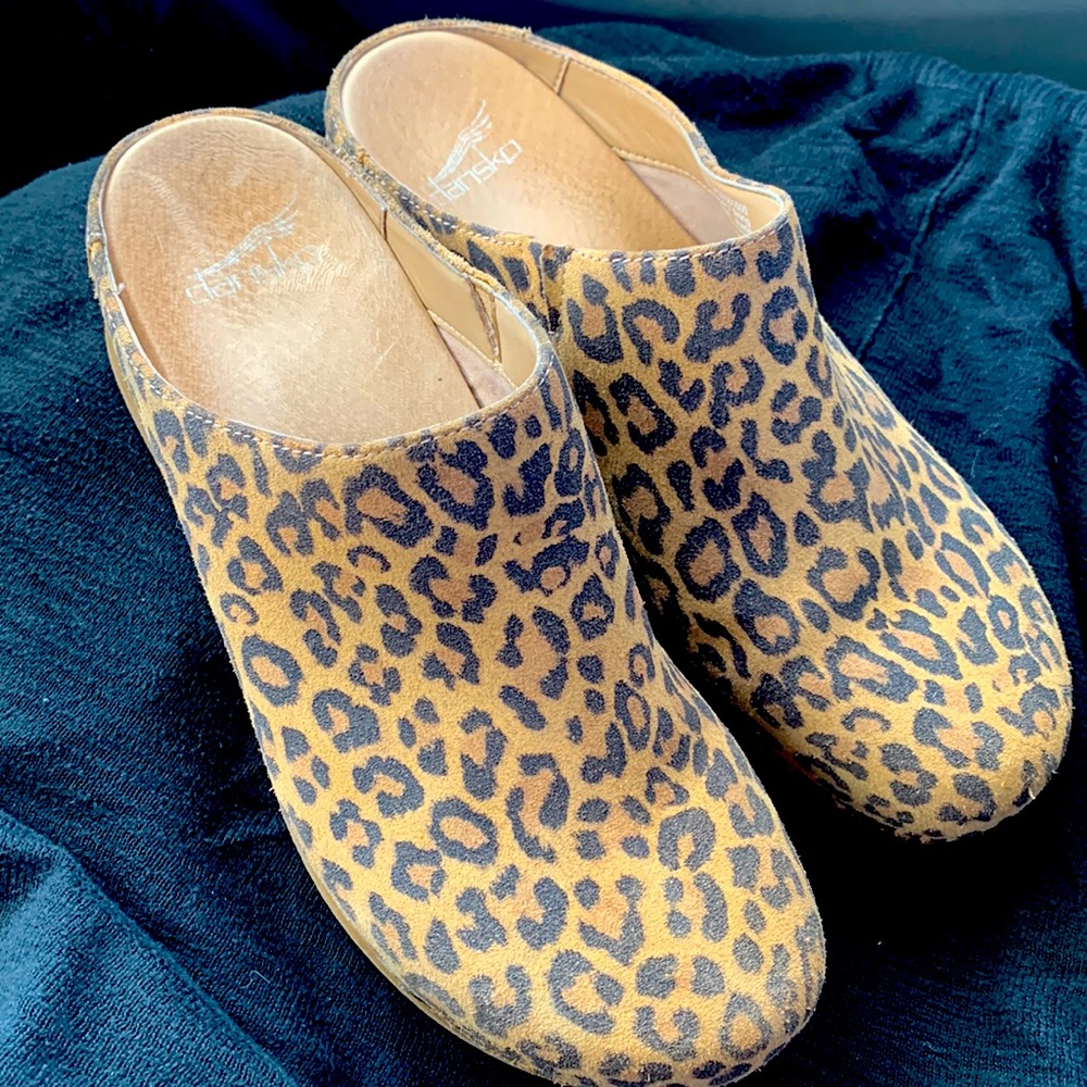 Dansko Womens Brenda Tan Suede Slip On Leopard Print Clogs Shoes Used